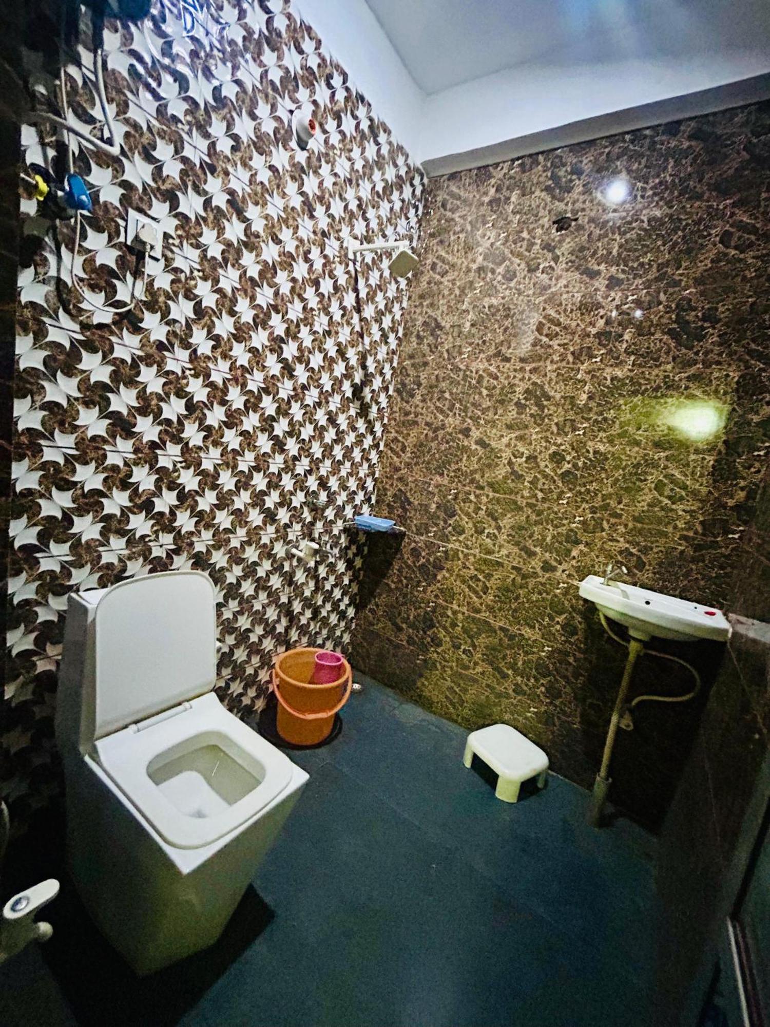 Milan Hotel & Restaurant Sikar Exterior photo
