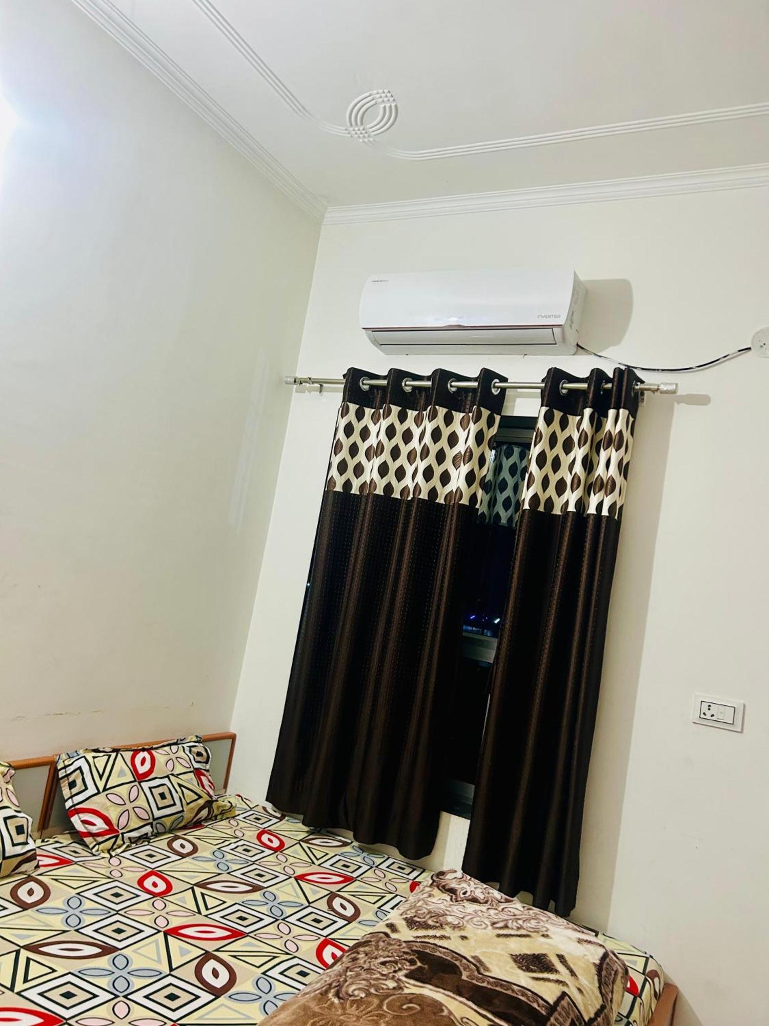 Milan Hotel & Restaurant Sikar Exterior photo