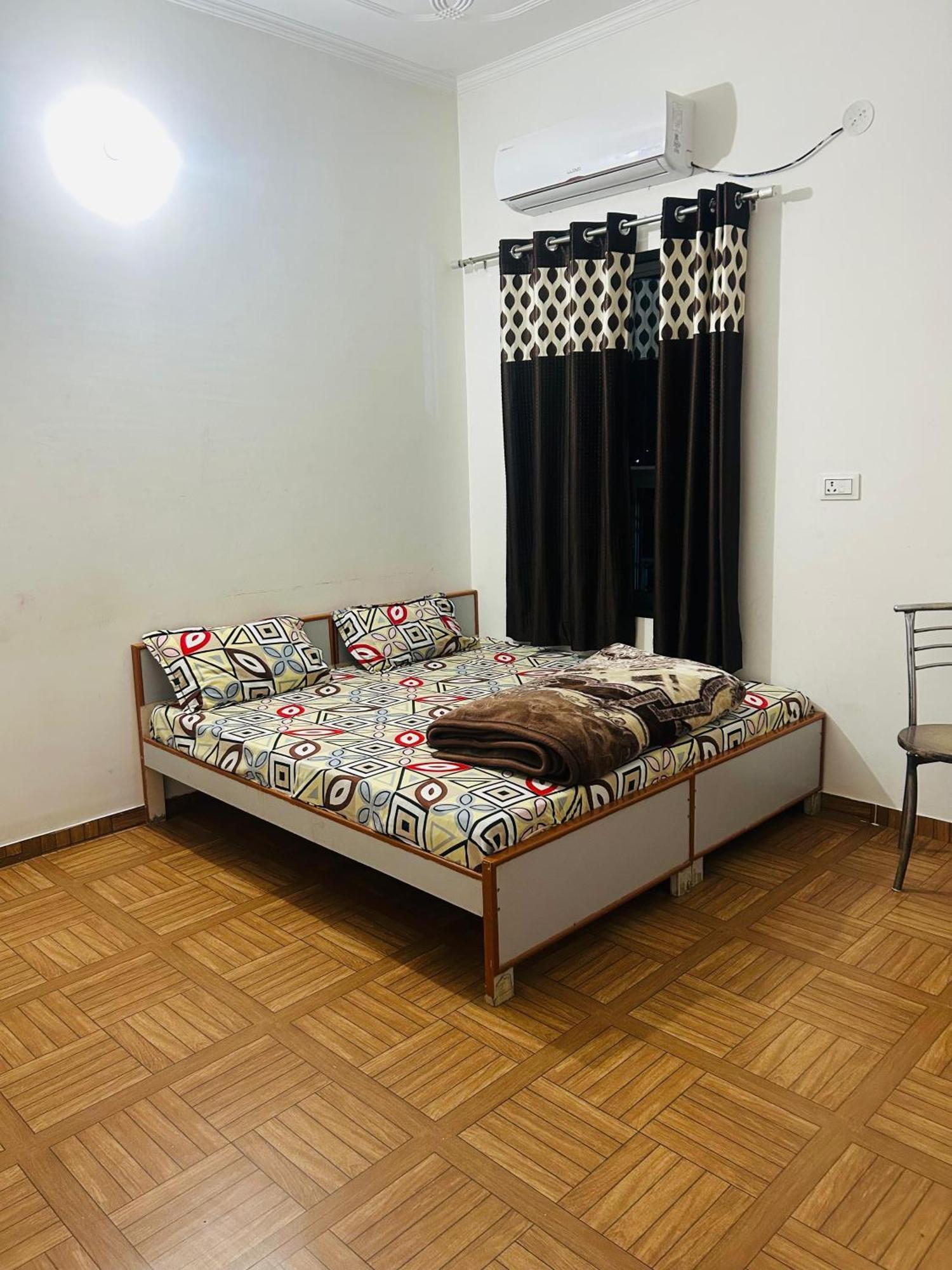 Milan Hotel & Restaurant Sikar Exterior photo