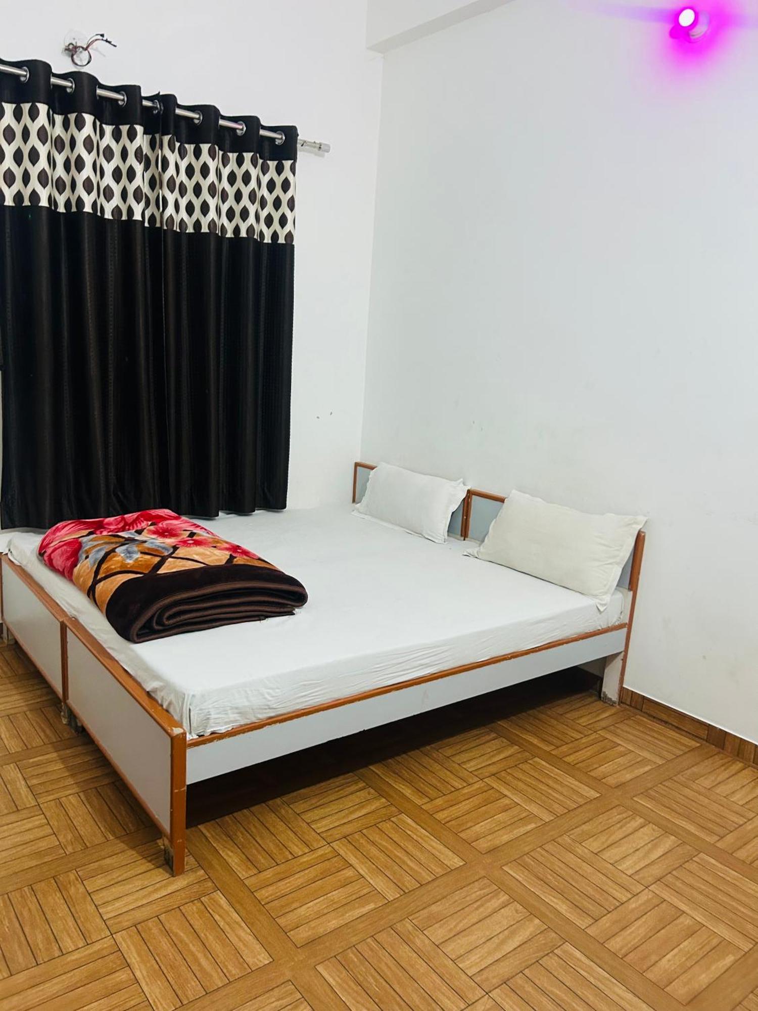 Milan Hotel & Restaurant Sikar Exterior photo