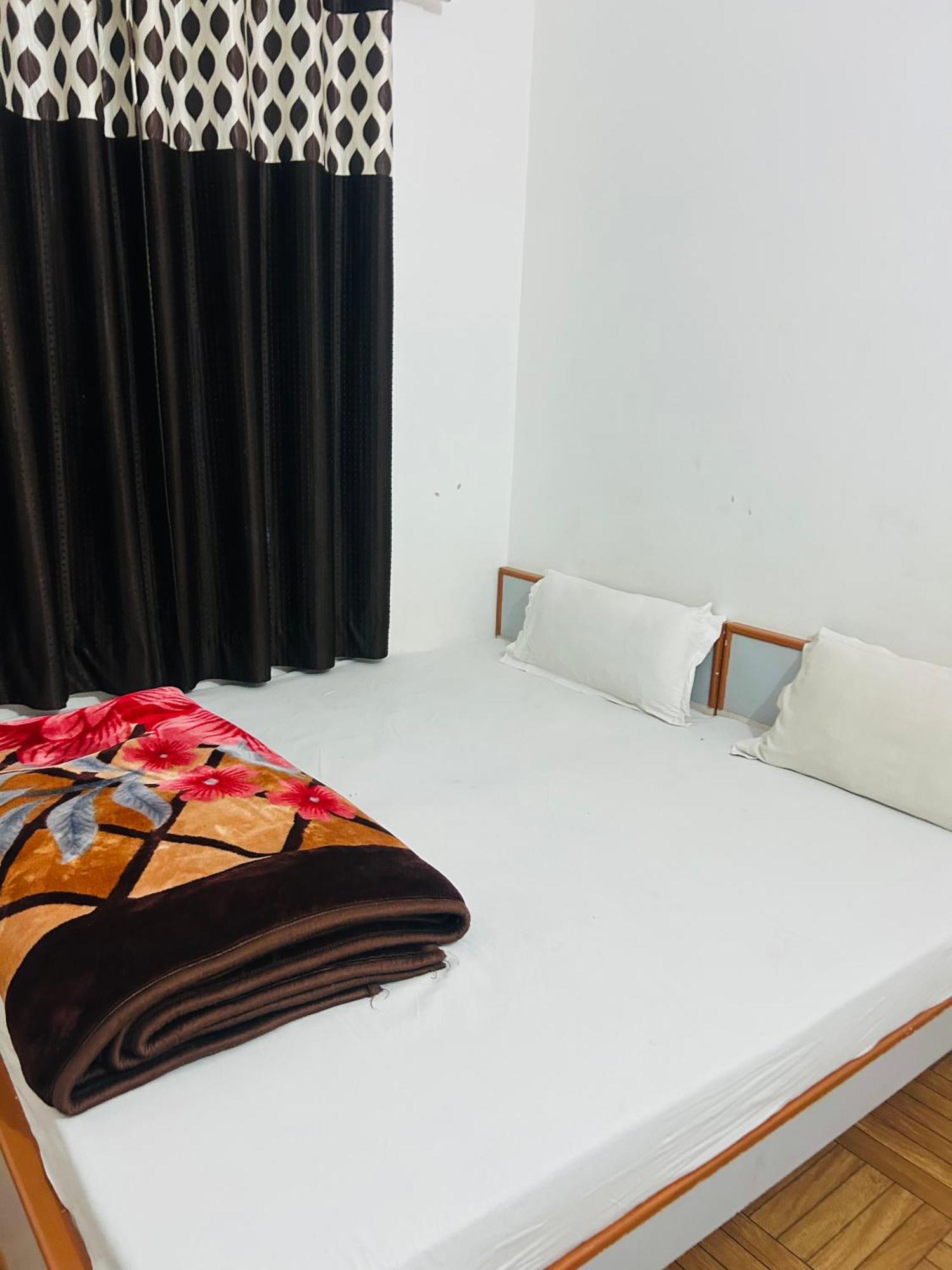 Milan Hotel & Restaurant Sikar Exterior photo